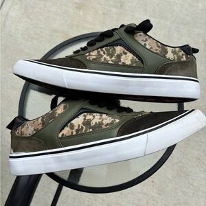 Airwalk Men's Sneakers - Camouflage Black and Green